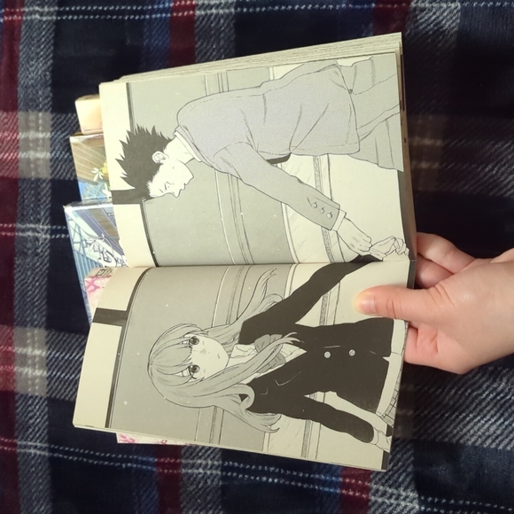 SOLD- A Silent Voice Volumes 1-5 - Picture 7 of 8
